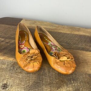 Born 3D Flower Leather Flats Camel Tan Ballet Comfort Shoes Women Size 6 Slip-On